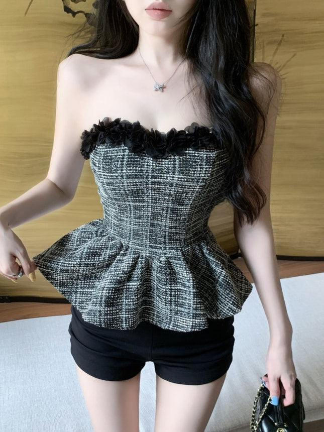 A Chic Short Strapless Top With Delicate Lace Trim In A Chanel-inspired Style